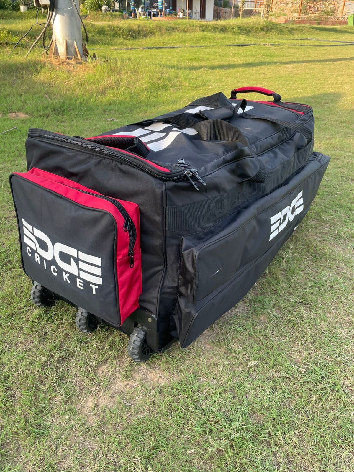 Edge 6-Bat Vault Large Wheelie Kitbag